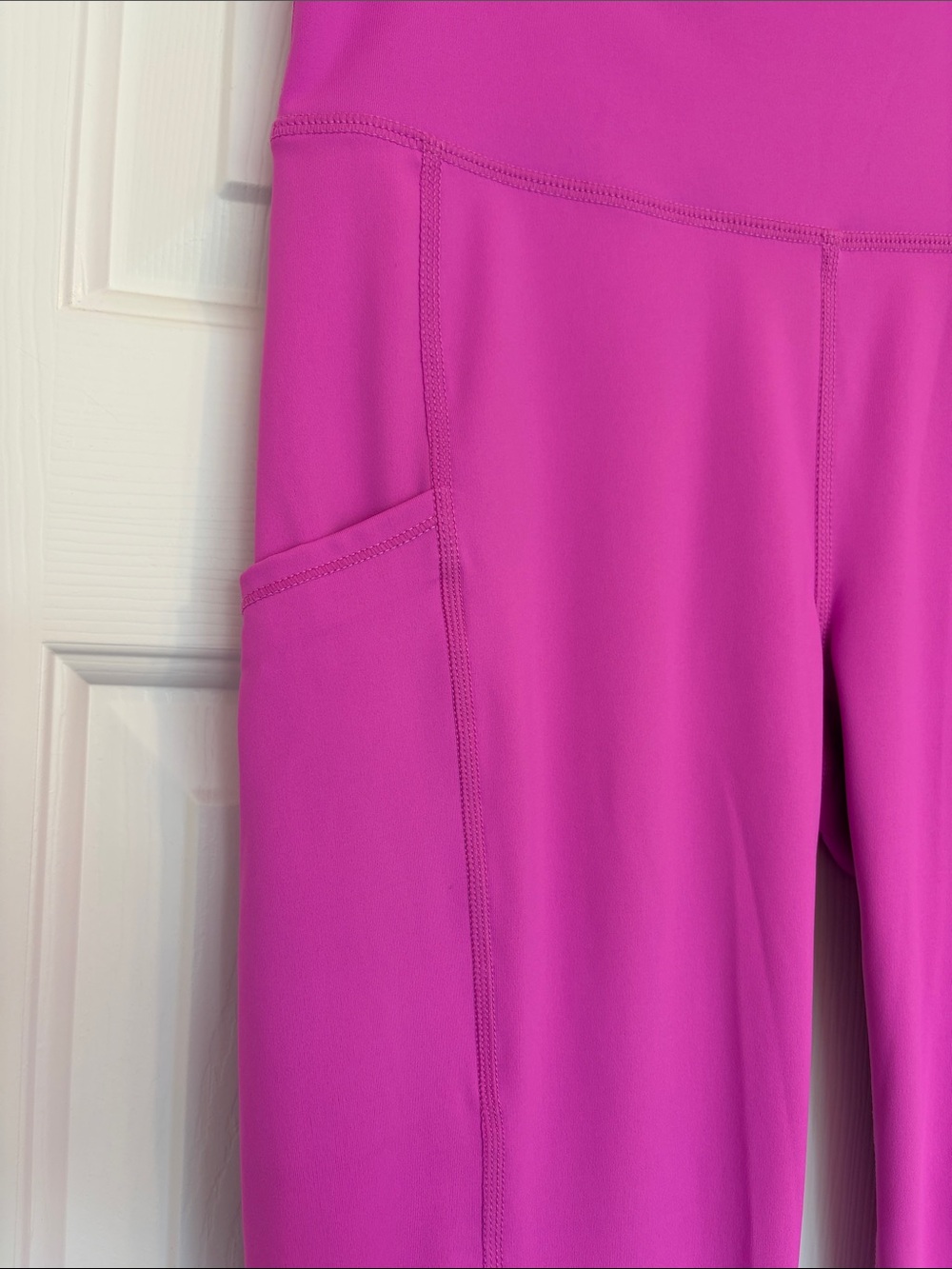 Lilly Pulitzer Women’s Pink Luxletic Athletic Leggings with Pocket, Size Medium - Picture 3 of 8